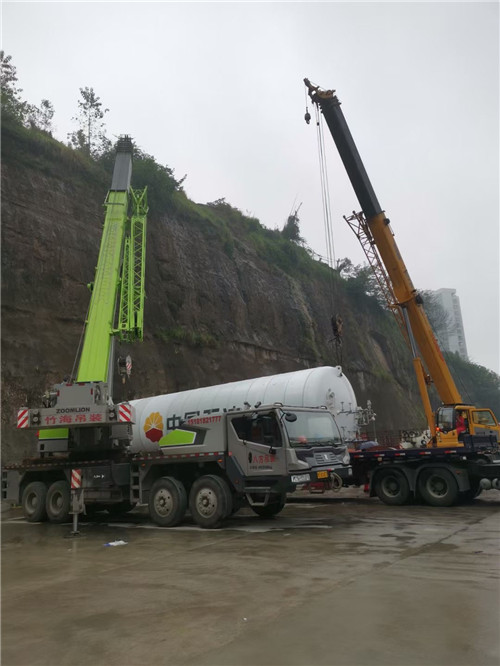 神农架“不怕风雨冻”—— 吊车的 “恶劣环境适应” 技术