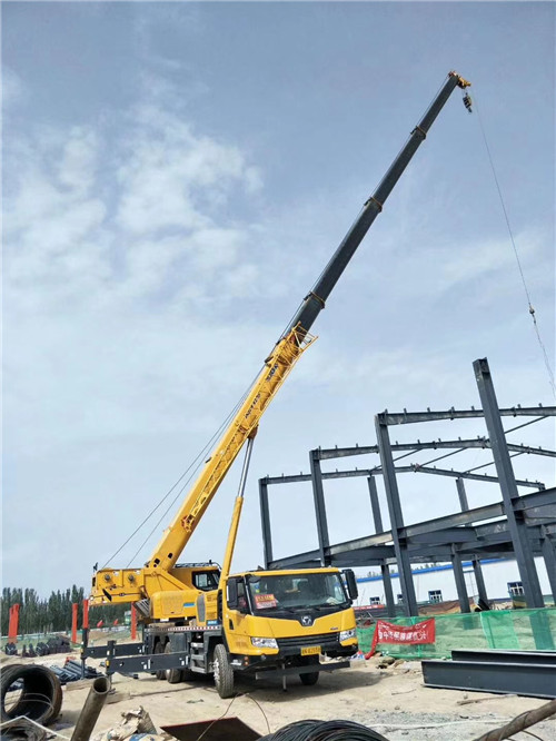 神农架超高层建筑钢结构吊装案例